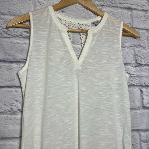 KISMET Victoria Lace Keyhole Back Notched Neck Top Size Extra Small - Picture 4 of 12